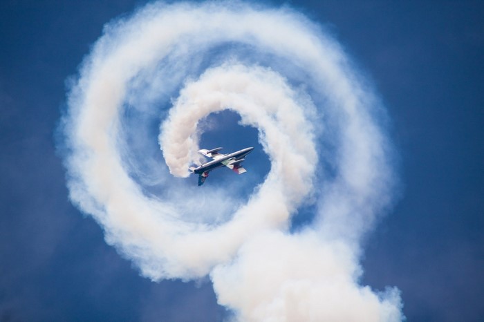 Aermacchi MB-339 - Aermacchi Mb-339 Performing A Spiral Maneuver Hd Wallpaper Rare Gallery