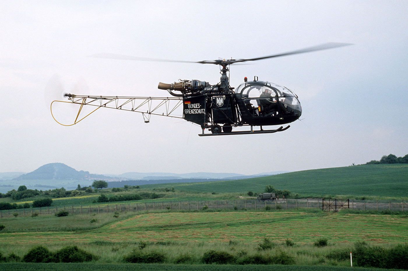 Aérospatiale Alouette II - Download Helicopter Vehicle Aérospatiale Alouette II Wallpaper
