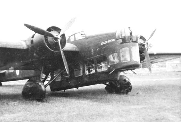 Amiot 143 - [Photo] Amiot 143 aircraft at an airfield, circa 1930s Wwii aircraft