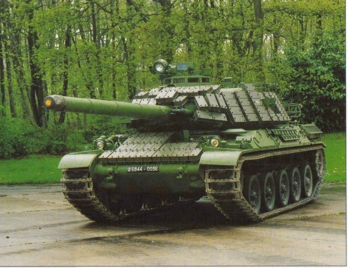 AMX-30 military land vehicle image 1