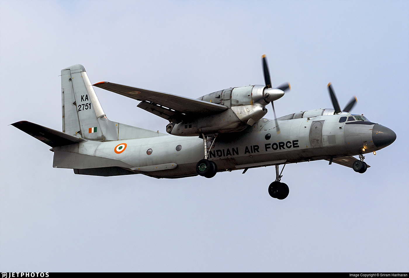Antonov An-32 aircraft image 3