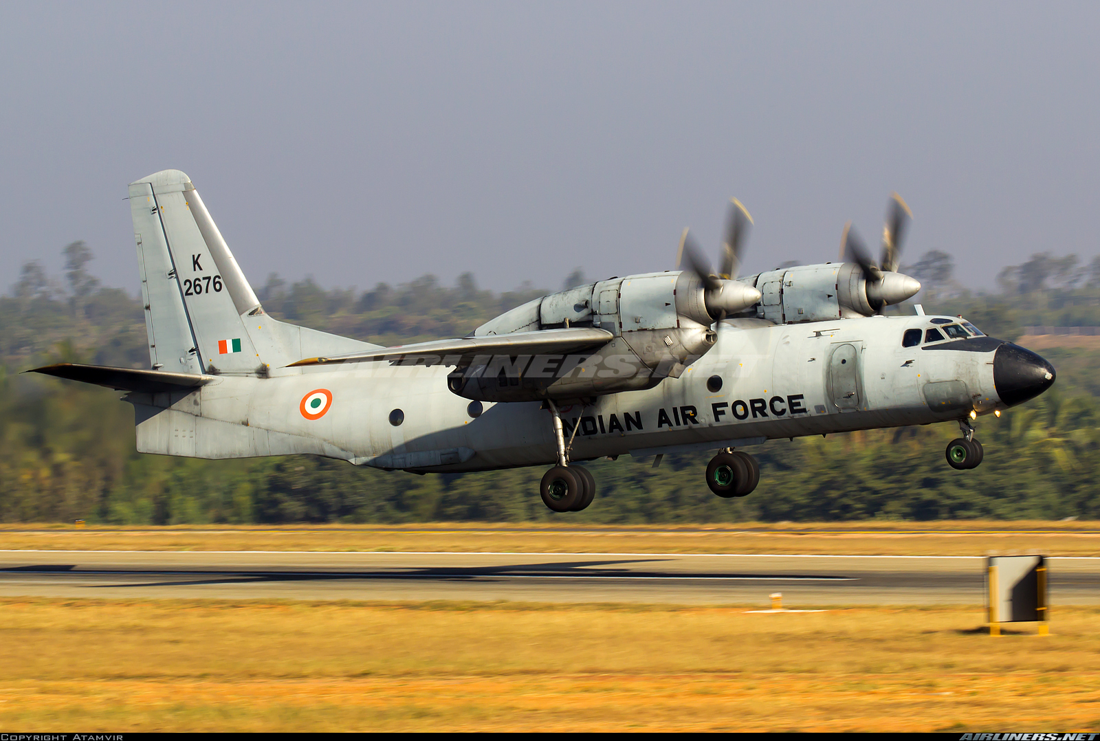 Antonov An-32 aircraft image 4