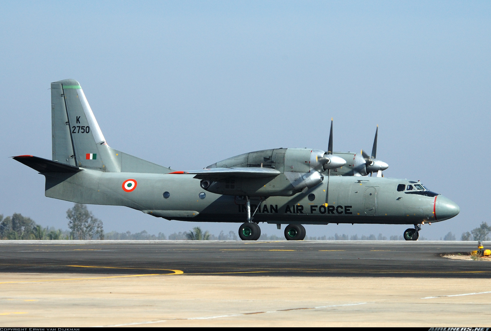 Antonov An-32 aircraft image 5