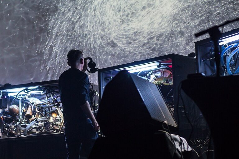 Simultaneous Hybrid of Musical Improvisation and Bioart