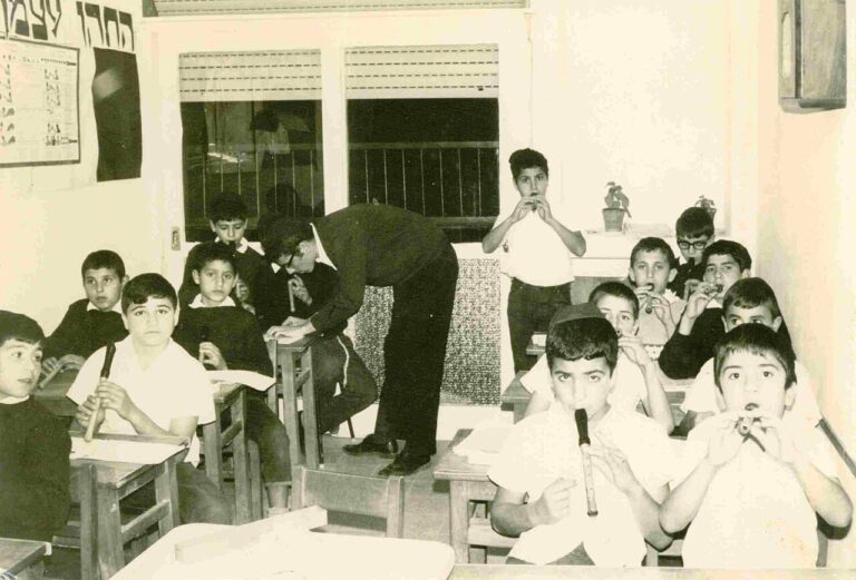 Piki Wiki Israel Learning to play in a group