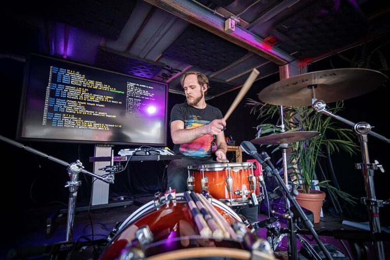 Live performance of drum code by Timo Hoogland