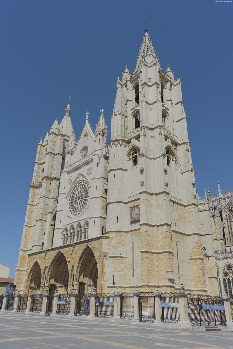 Le n Cathedral west facade Spain