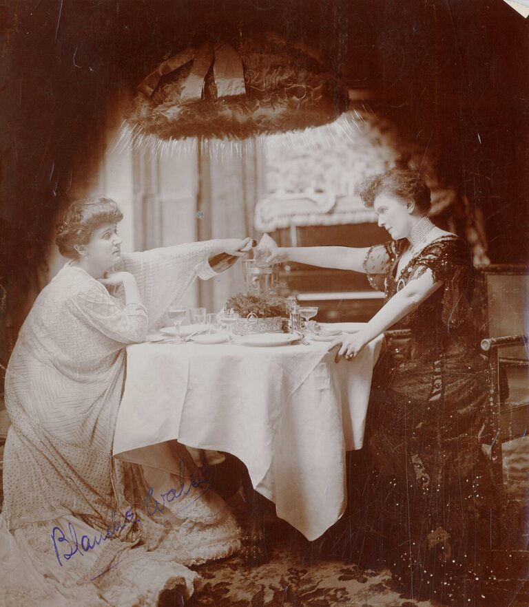 A scene from The Woman in the Case SAYRE