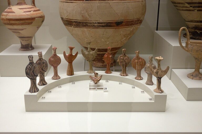 Mycenaean figurines and pottery AM of Mycenae