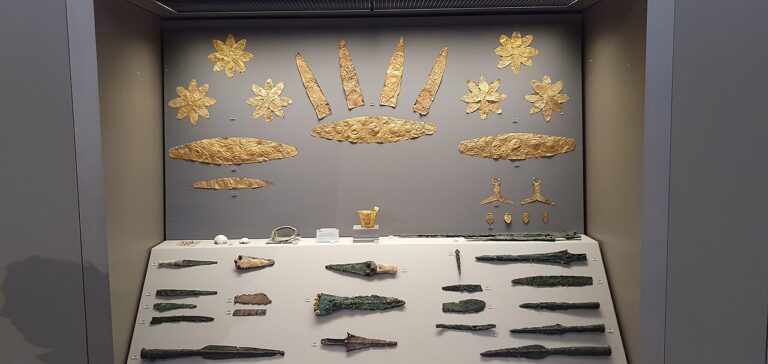 Mycenaean gold objects and Mycenaean arms and armor in the National Archaeological Museum of Athens