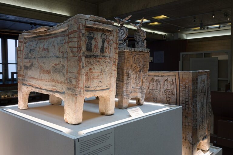 Mycenaean larnakes AM of Thebes