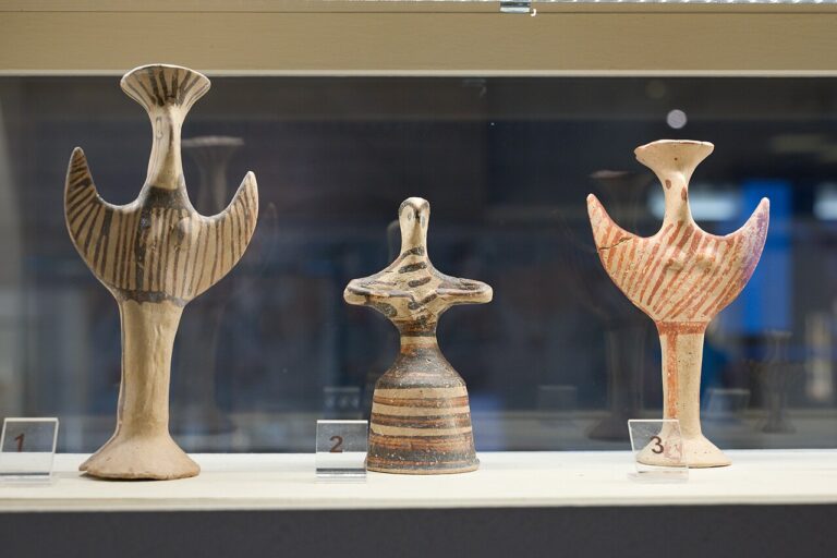 Mycenaean female figurines AM of Tanagra