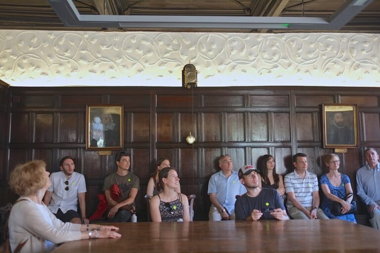 In the Reading Room - geograph org uk