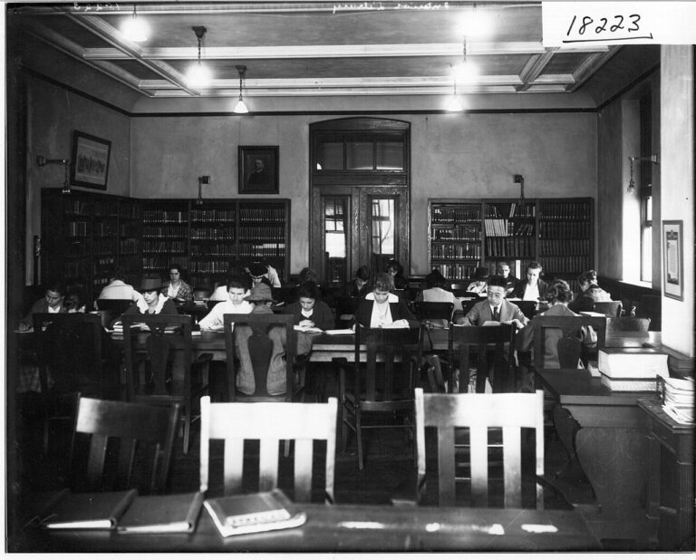Alumni Library reading room