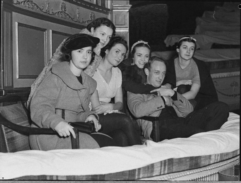 Russian Ballet rehearsal at Theatre Royal taken for J C Williamson Ltd Sydney 4 June - photographer Sam Hood