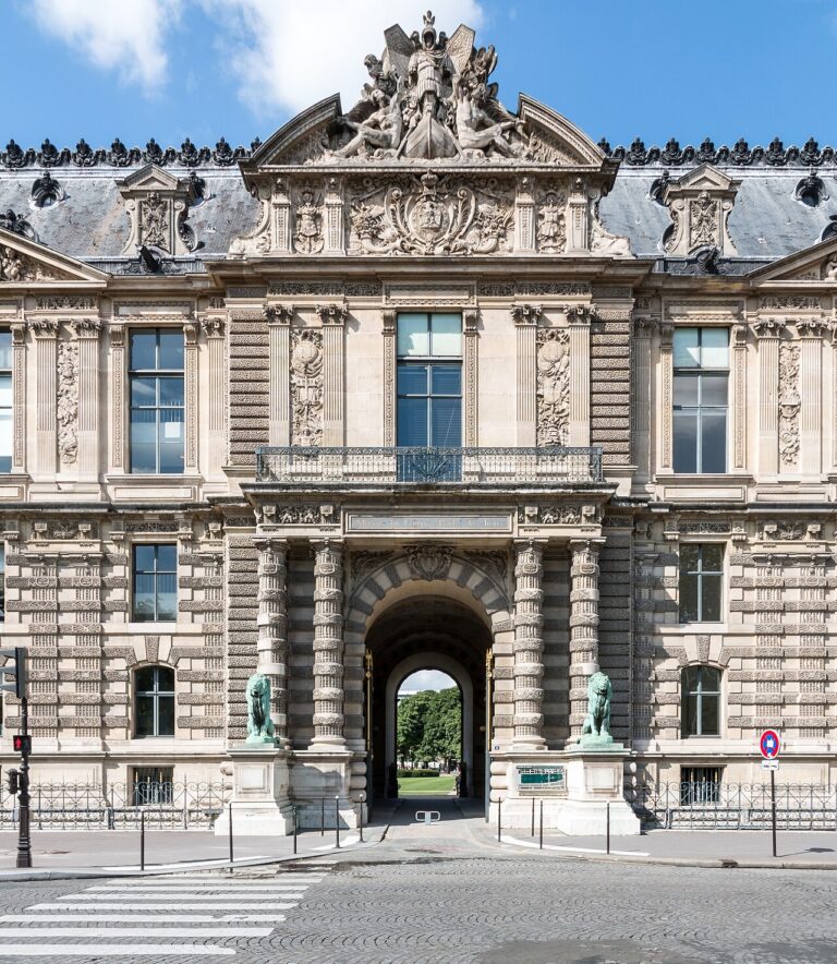 Paris Louvre Porte des Lions