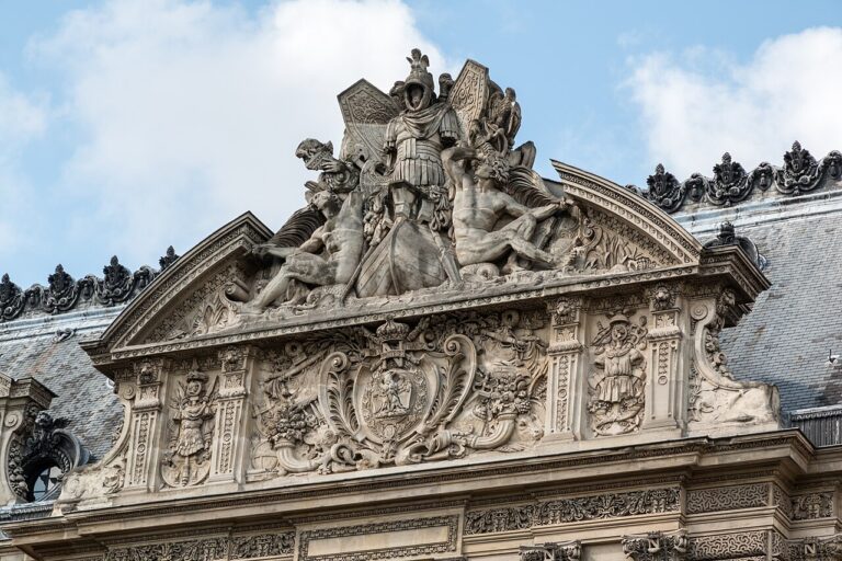 Paris Louvre Porte des Lions