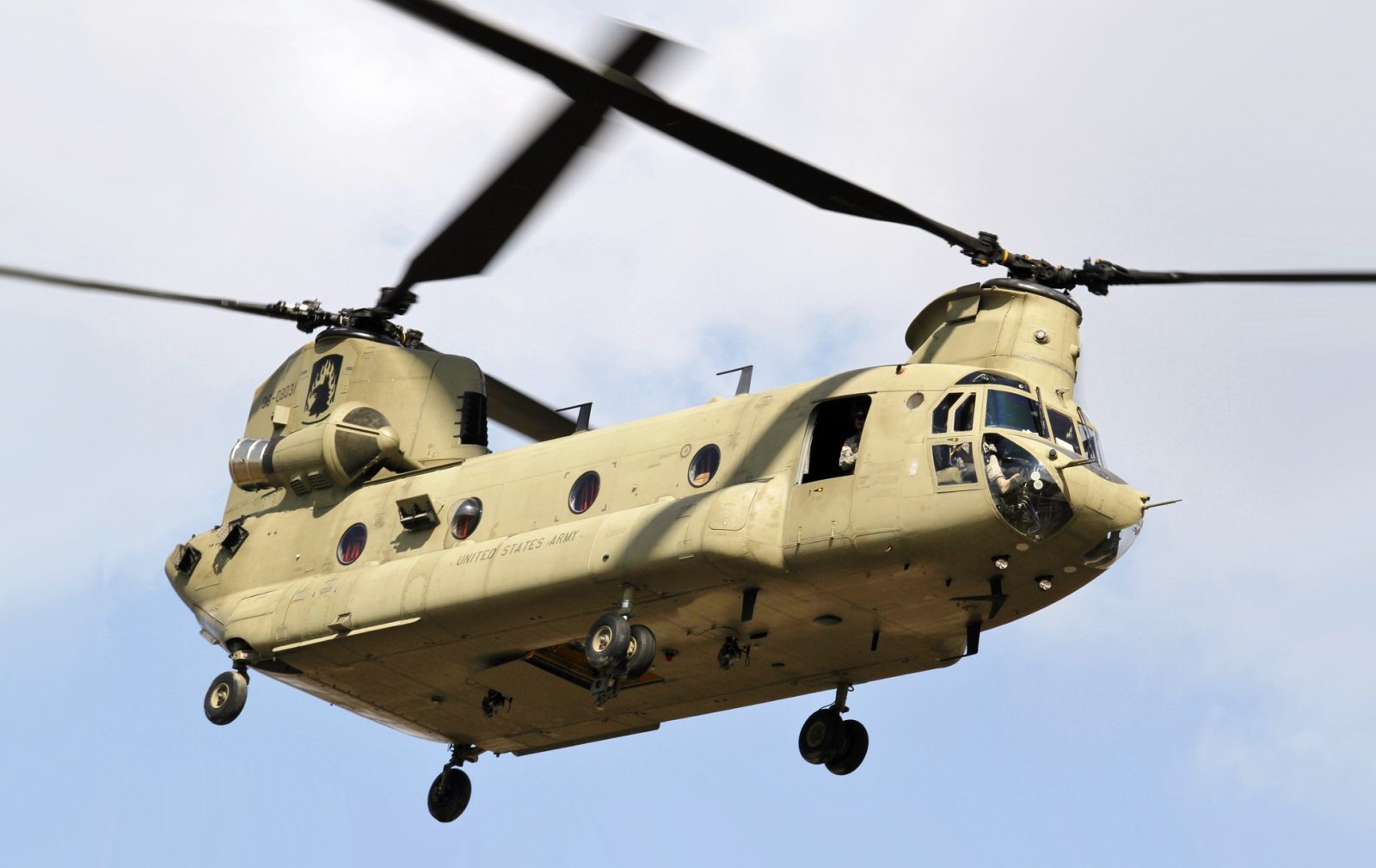 Boeing CH-47 Chinook - Amazing facts about Boeing CH-47 Chinook; The Military Helicopter - Crew Daily