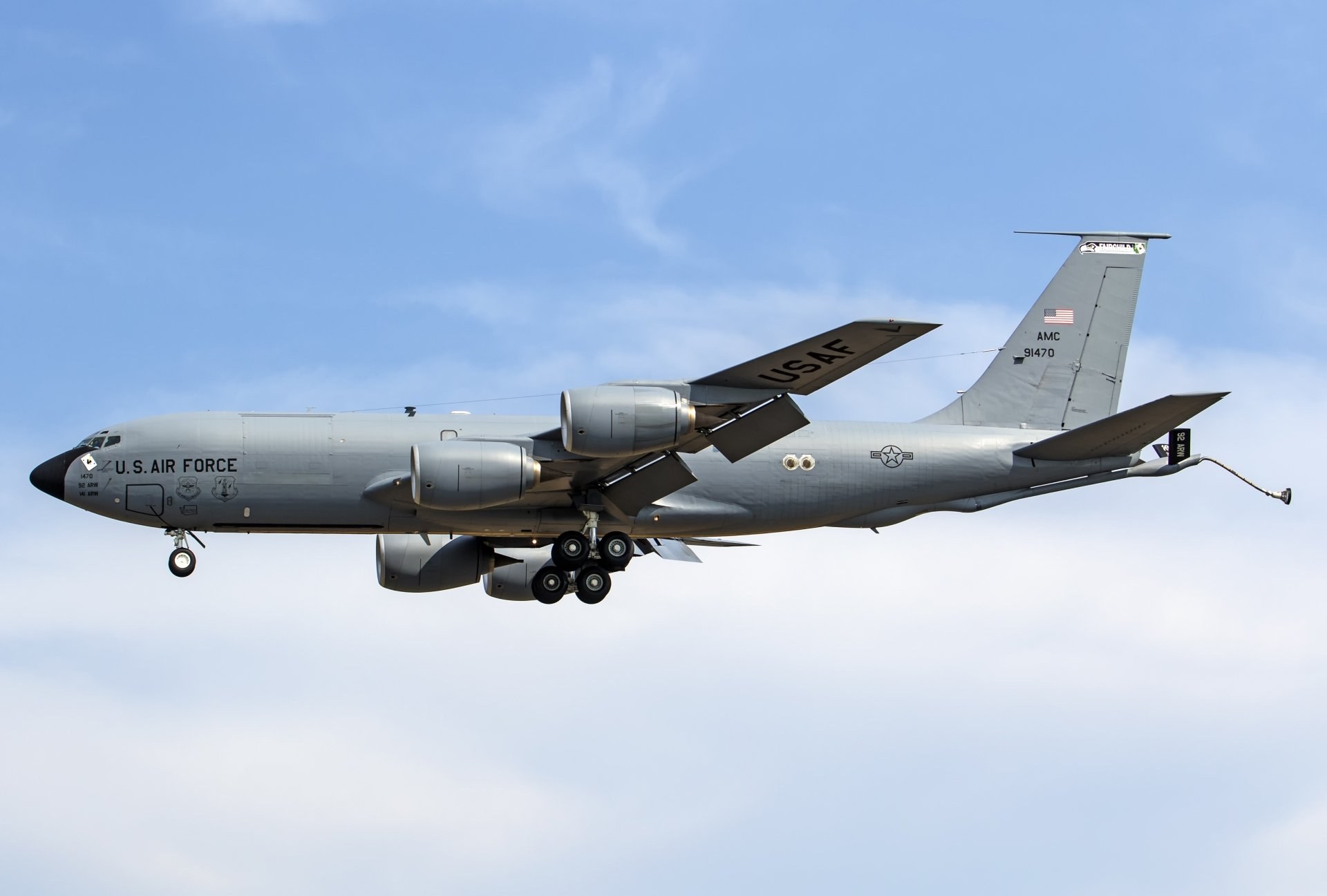 U.S. Air Force KC-135 Stratotanker 91470 flying with landing gear extended.