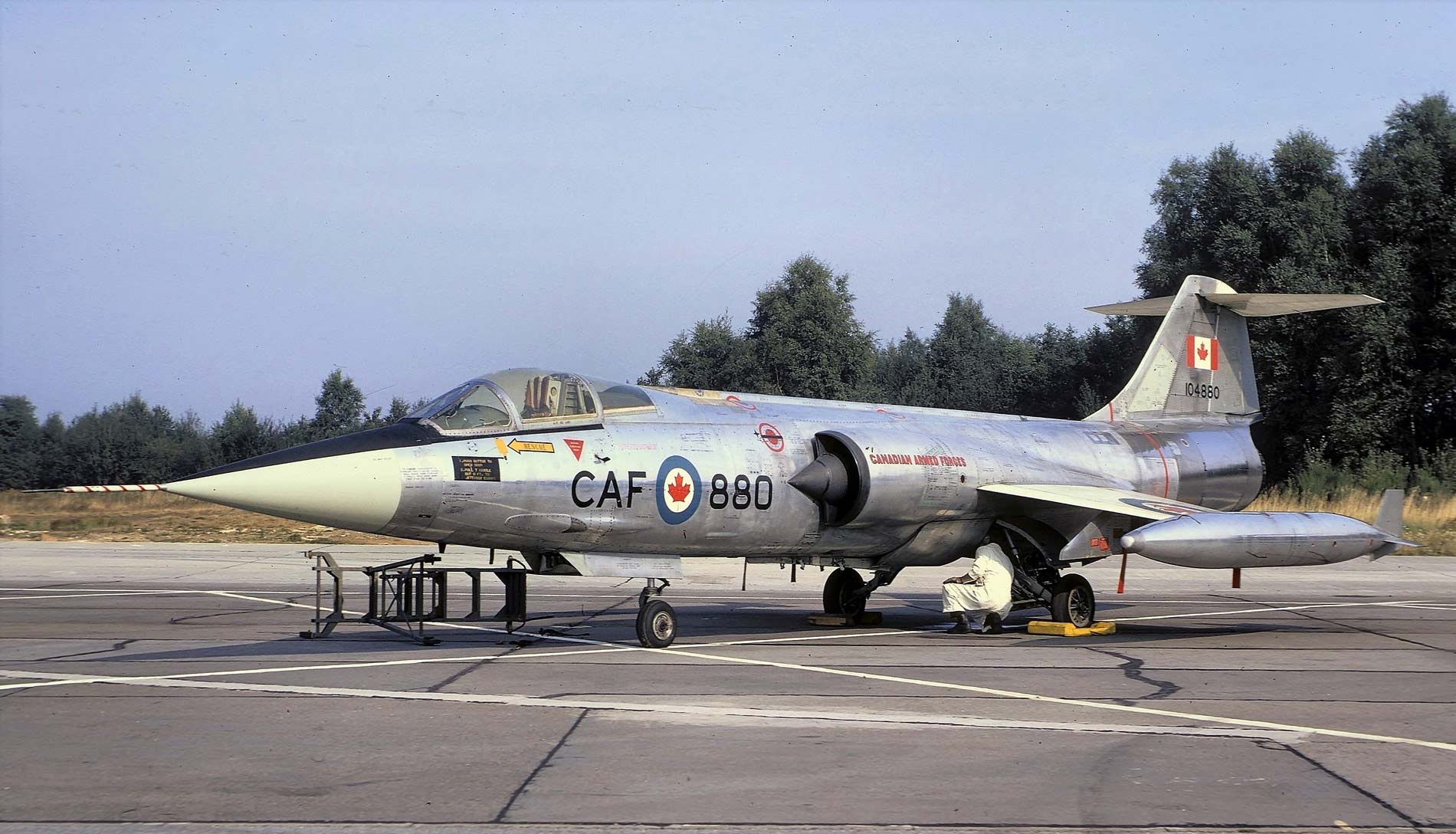 Canadair CF-104 Starfighter - Canadair-CF-104-Starfighter-fighter-jet - Fly a jet fighter