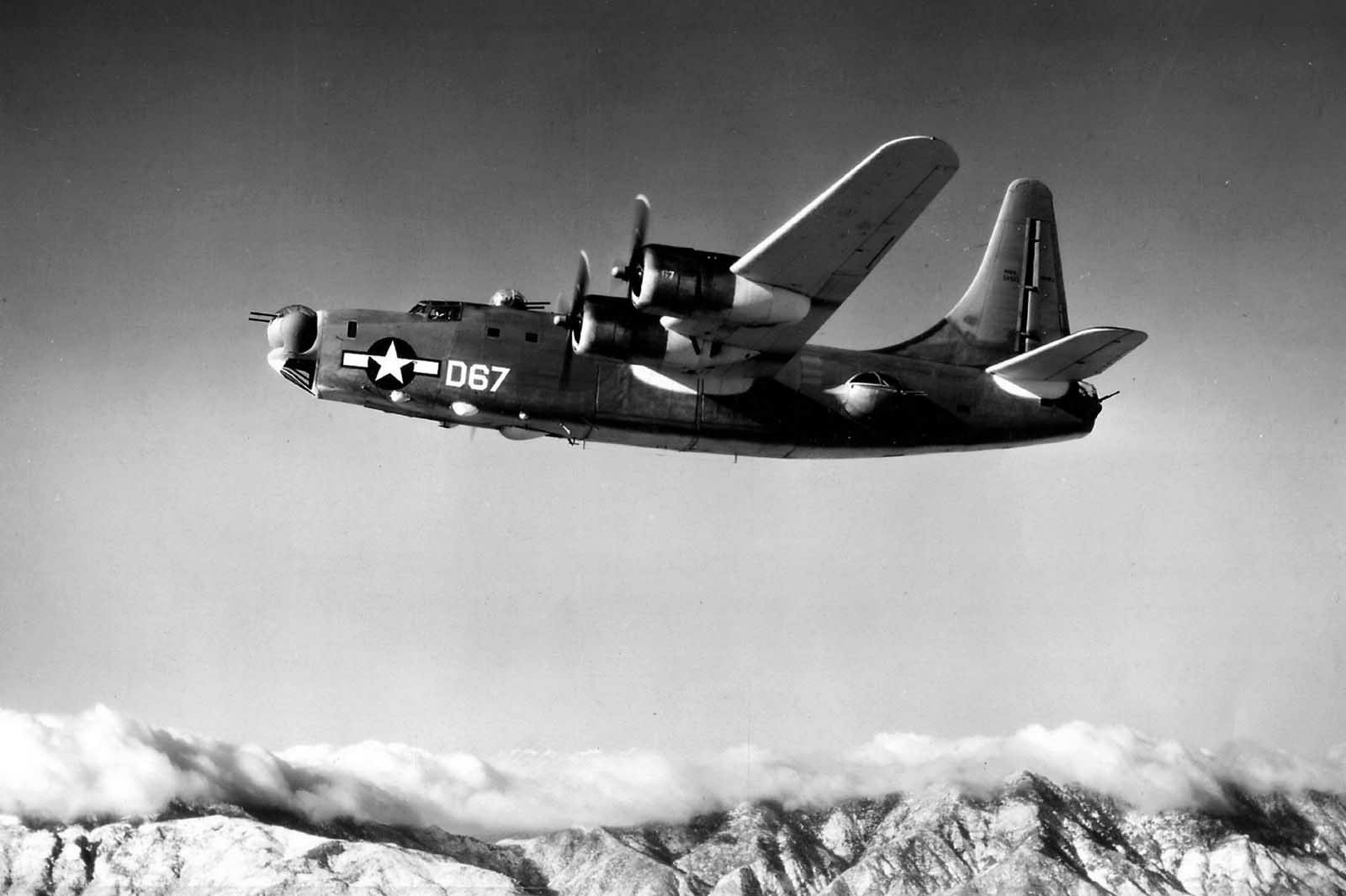 Consolidated PB4Y-2 Privateer - Consolidated PB4Y-2 Privateer "D67" In the three tone scheme - 1945