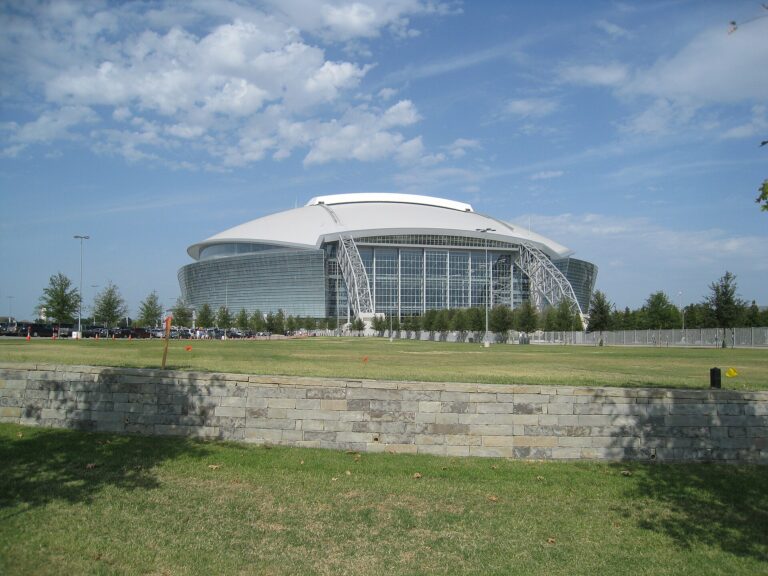 Cowboys Stadium image 4