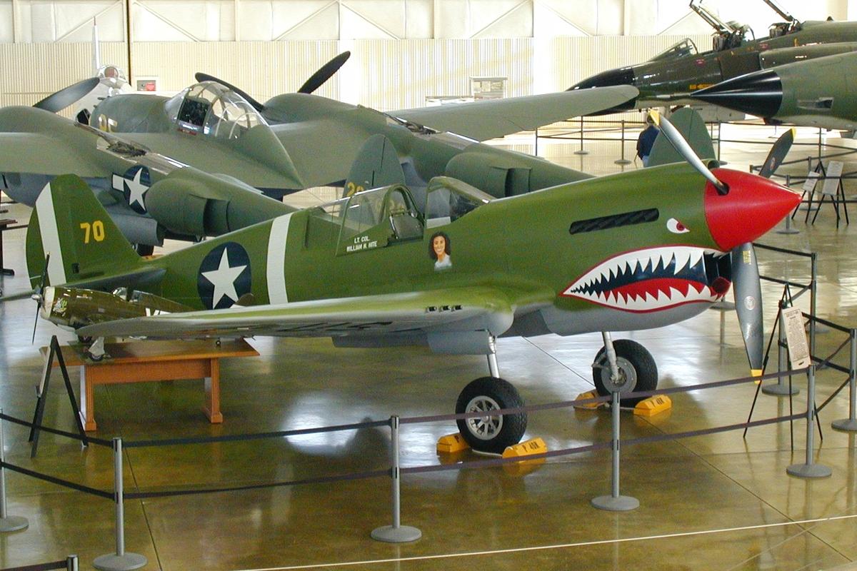 Curtiss P-40 Warhawk - Curtiss P-40 Warhawk - WalkAround - NET-MAQUETTES