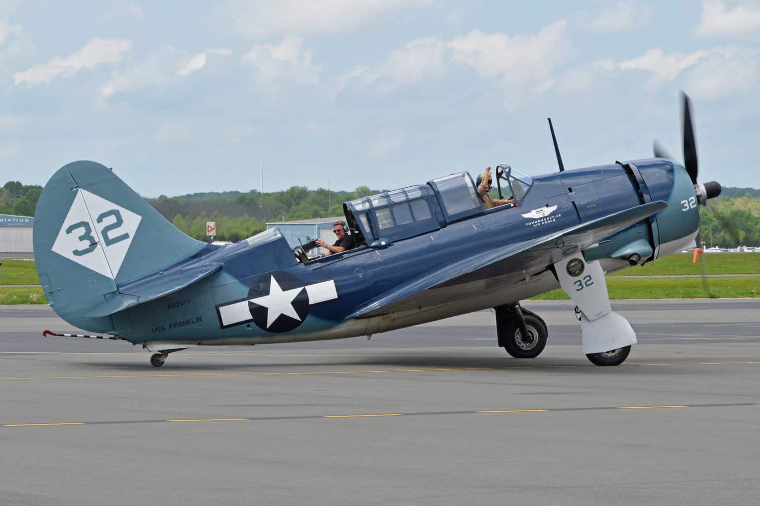 Curtiss SB2C Helldiver - Curtiss SB2C-5 Helldiver ‘32′