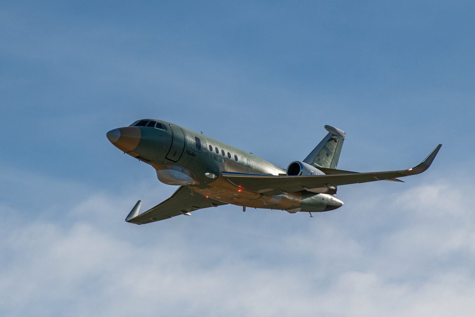 Dassault Falcon 2000 Albatros - La DGA commande de nouveaux avions Falcon 2000 Albatros ? Dassault