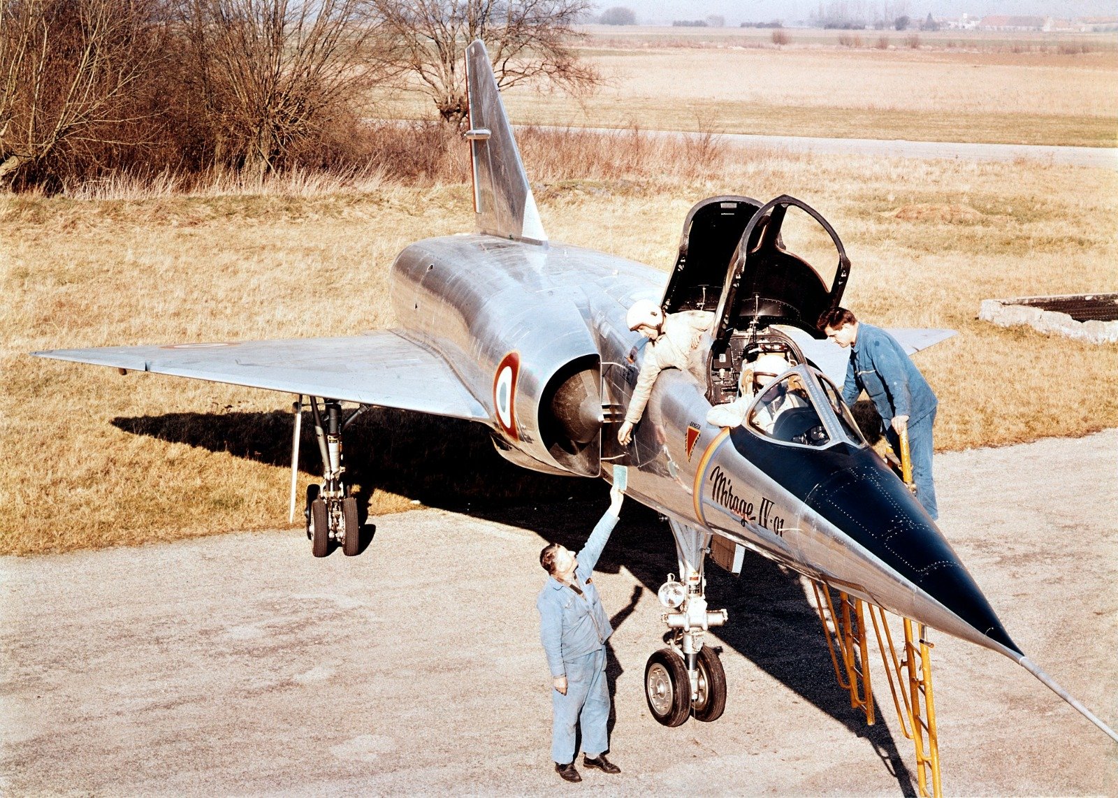 Dassault Mirage IV strategic bomber aircraft profile
