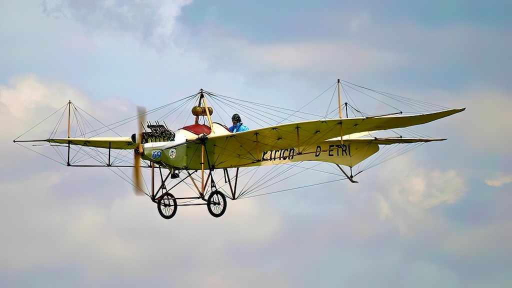 Etrich Taube - Etrich Taube: The 'Bird' Aircraft - Jets ?n? Props