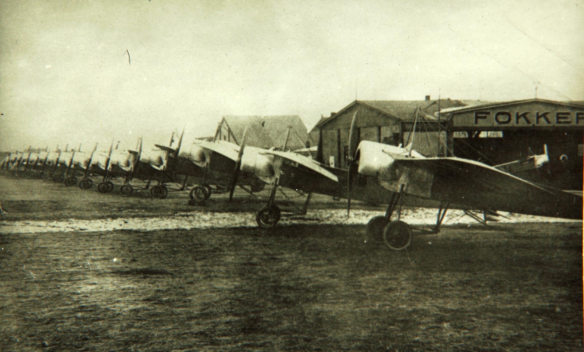 Fokker M.5 monoplanes at the airfield