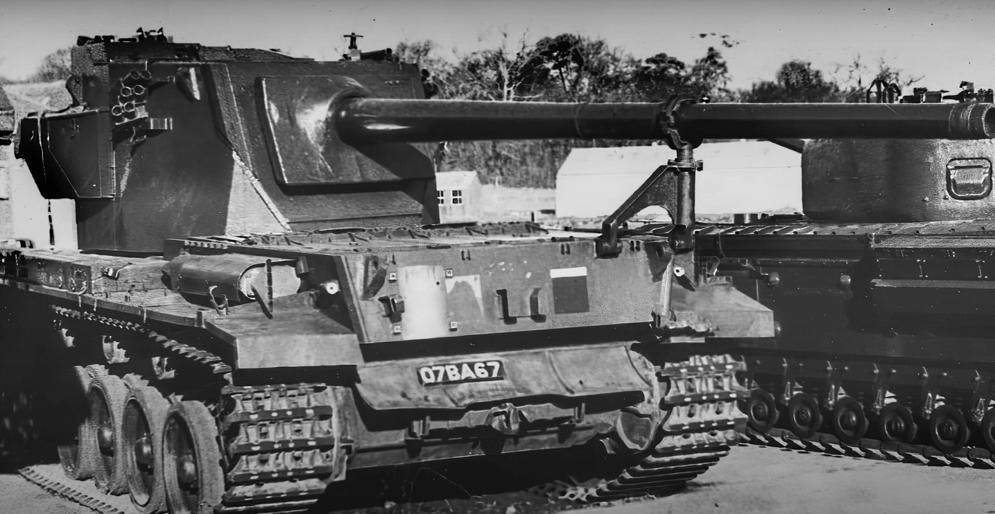 FV4004 Conway military land vehicle image 1