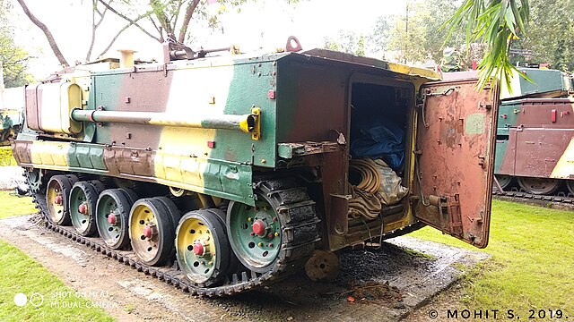 FV432 military land vehicle image 1