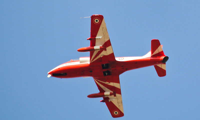 HAL HJT-16 Kiran - HAL HJT-16 Kiran II de la patrouille Surya Kiran en vol