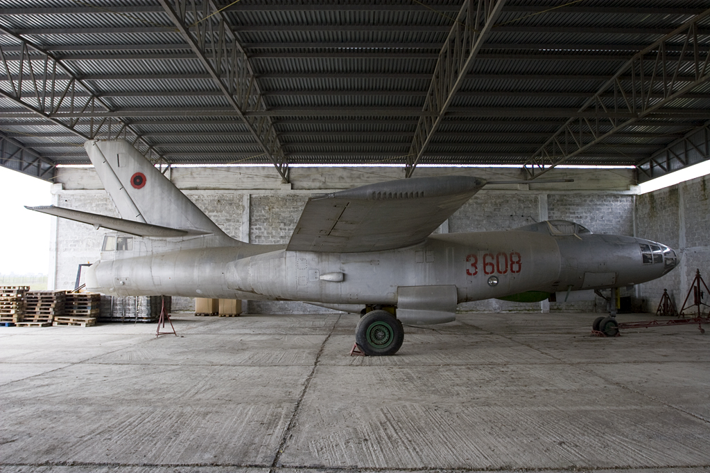 Harbin H-5 - Harbin H-5 albanais de profil