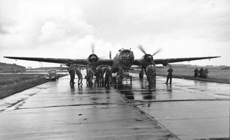 Heinkel He 177 Greif - Heinkel He 177 Greif au sol, de front
