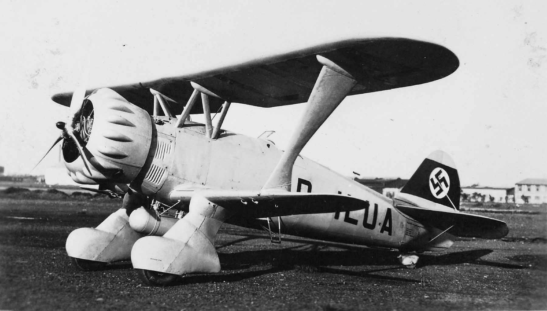 Henschel Hs 123 - Henschel Hs 123 prototype V-1 D-ILUA World War Photos