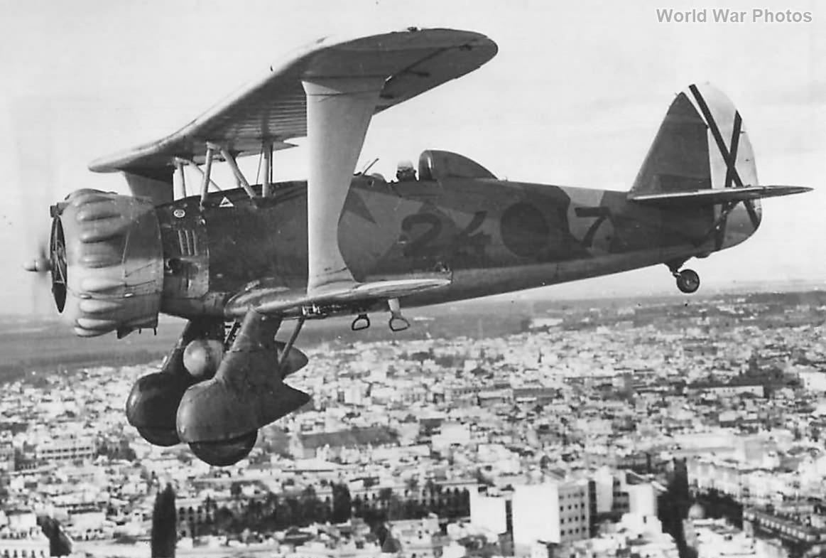 Henschel Hs 123 - Spanish Air Force Henschel Hs 123 24-7 over Sevilla World War Photos