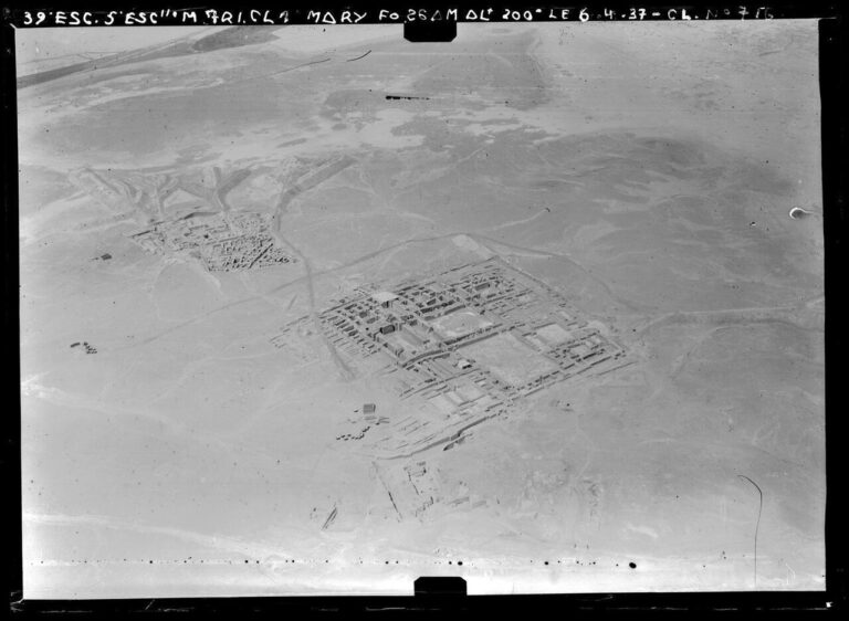 Vue aérienne vers le nord est du Grand Palais Royal, de la Haute Terrasse, du Temple aux Lions et du temple d'Ishtar
