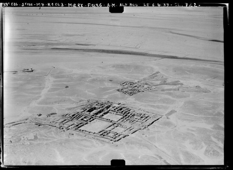 Vue aérienne vers le sud ouest du temple d'Ishtar, du Grand Palais Royal, de la Haute Terrasse et du Temple aux Lions 2