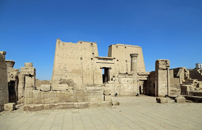Edfu Temple R04