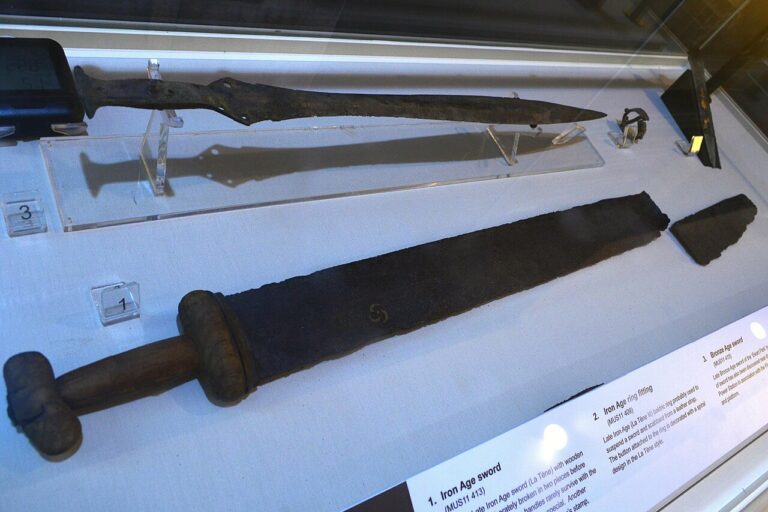 Cmglee Must Farm swords