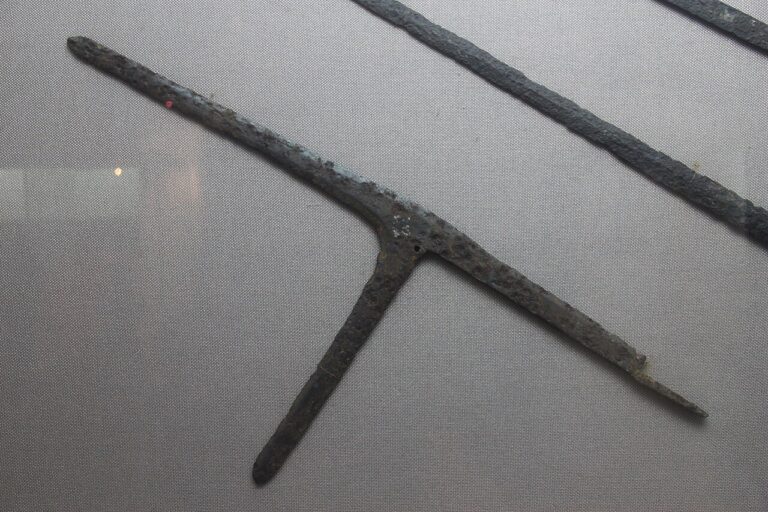 Eastern Han Iron Halberd