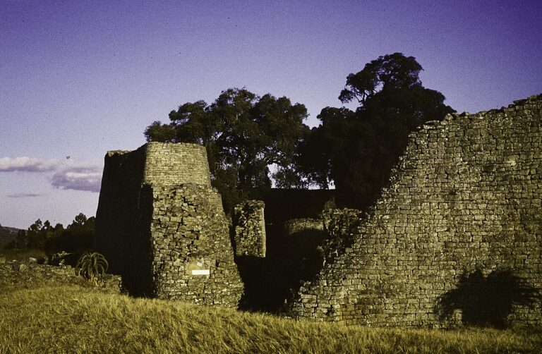ASC Leiden Rietveld Collection East Africa 05 A wall of the ruins of Great Zimbabwe Masvingo, Zimbabwe