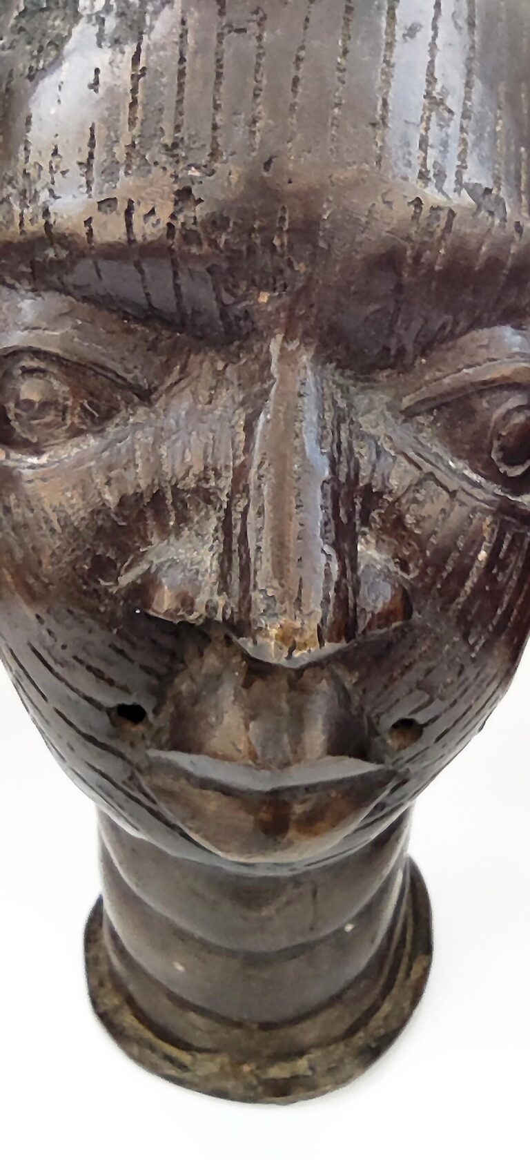 Anthropomorphic bronze head in the Ife style; probably made around as a cast of a much older figure; Line tattoo on face; Private collection in Northern Germany; Image