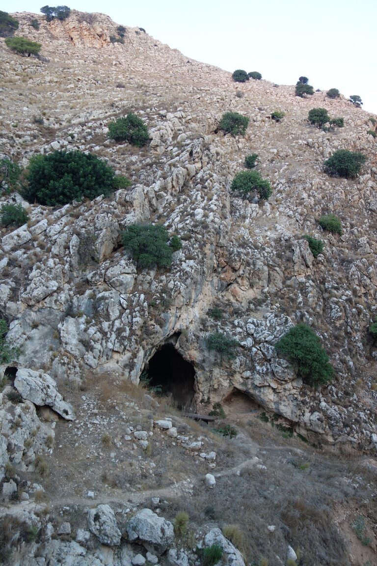 Eingang der Qafzeh Höhle