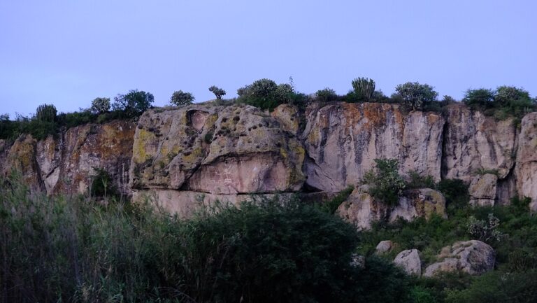 Pinturas rupestres en el complejo de cuevas prehistóricas de Yagul y Mitla