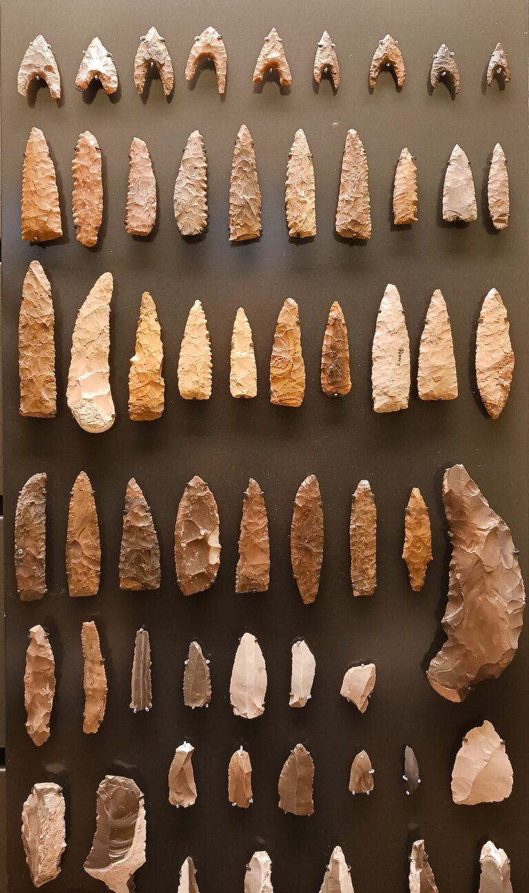Egyptian Neolithic flint blades, down to BCE. Louvre Museum
