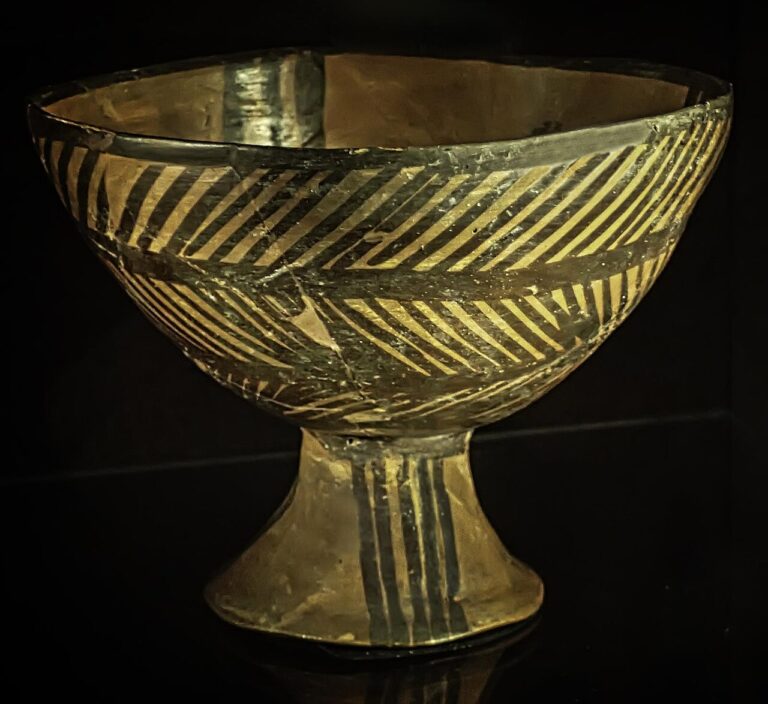 Painted red ware from Tepe Hissar